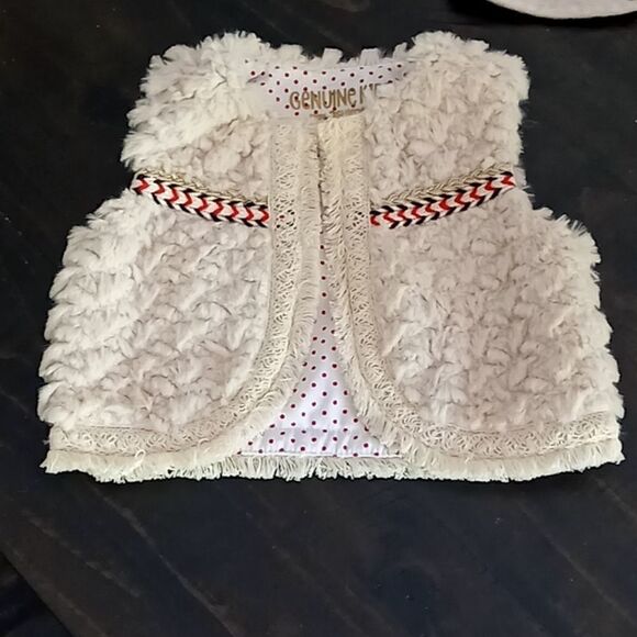 FAUX FUR VEST    - Picture 1 of 6